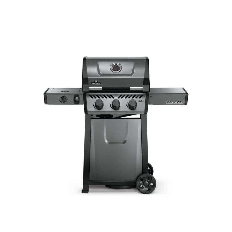 Asador Napoleon Gas Freestyle 365 SB La parrilla de gas propano Freestyle 365 con quemador lateral tipo horno es un asador compacto con características premium y un valor insuperable. Incluye el sistema de encendido inmediato JETFIRE que, mediante una llamarada, permite encender los quemadores principales fácilmente y sin intentos fallidos. Logre el sellado perfecto con las rejillas de hierro fundido con esmalte porcelánico.