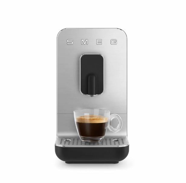 Cafetera superautomática Smeg negro - BCC01BLMUS