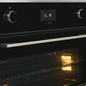 Horno multifunción de 80 cm - HLF 840 SS  Voltaje: 220V Potencia máxima: 3553 w Requiere polo a tierra: Si Amperaje: 16,15 A Capacidad neta: 87L Número de funciones: 10 Función Turbo: Sí Apertura de puerta con desconexión de seguridad: Sí Sistema de bloqueo de Panel: Sí / Bloqueo de seguridad para niños: Sí / Termostato de seguridad: Sí Bandeja con sistema anti-vuelco: Sí Número de cristales de la puerta: 2 Horno de real convección: Si