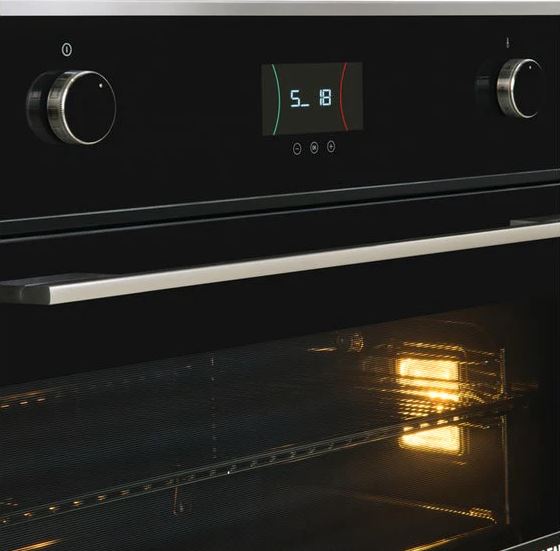 Horno multifunción de 80 cm - HLF 840 SS  Voltaje: 220V Potencia máxima: 3553 w Requiere polo a tierra: Si Amperaje: 16,15 A Capacidad neta: 87L Número de funciones: 10 Función Turbo: Sí Apertura de puerta con desconexión de seguridad: Sí Sistema de bloqueo de Panel: Sí / Bloqueo de seguridad para niños: Sí / Termostato de seguridad: Sí Bandeja con sistema anti-vuelco: Sí Número de cristales de la puerta: 2 Horno de real convección: Si