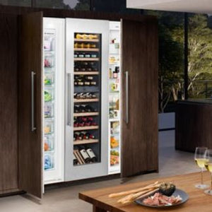 El gabinete para vinos multitemperatura HW8000 totalmente integrado seguramente complementará cualquier diseño de cocina, bar o sala de estar. La temperatura en cada una de las dos sofisticadas zonas de temperatura se puede establecer entre 41 ° F y 68 ° F, lo que garantiza condiciones de almacenamiento óptimas para almacenar tintos, blancos y champagnes.