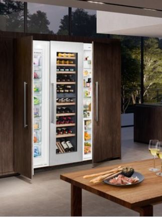 El gabinete para vinos multitemperatura HW8000 totalmente integrado seguramente complementará cualquier diseño de cocina, bar o sala de estar. La temperatura en cada una de las dos sofisticadas zonas de temperatura se puede establecer entre 41 ° F y 68 ° F, lo que garantiza condiciones de almacenamiento óptimas para almacenar tintos, blancos y champagnes.