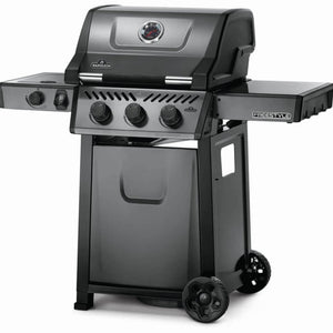 Asador Napoleon Gas Freestyle 365 SB La parrilla de gas propano Freestyle 365 con quemador lateral tipo horno es un asador compacto con características premium y un valor insuperable. Incluye el sistema de encendido inmediato JETFIRE que, mediante una llamarada, permite encender los quemadores principales fácilmente y sin intentos fallidos. Logre el sellado perfecto con las rejillas de hierro fundido con esmalte porcelánico.