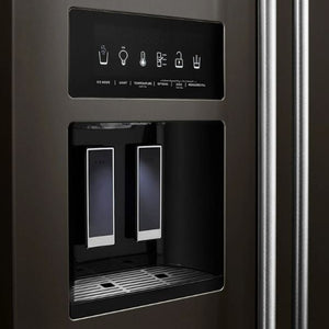 "NEVECON SIDE BY SIDE 639 LTS ACERO NEGRO Dispensador de agua automáticamente en onzas, tazas o litros. Puede elegir entre tres configuraciones programadas para dispensar una cantidad exacta espacio interior en el refrigerador con depósito de hielo que se monta en la puerta interior izquierda para permitir espacio adicional en los estantes. Iluminación LED,