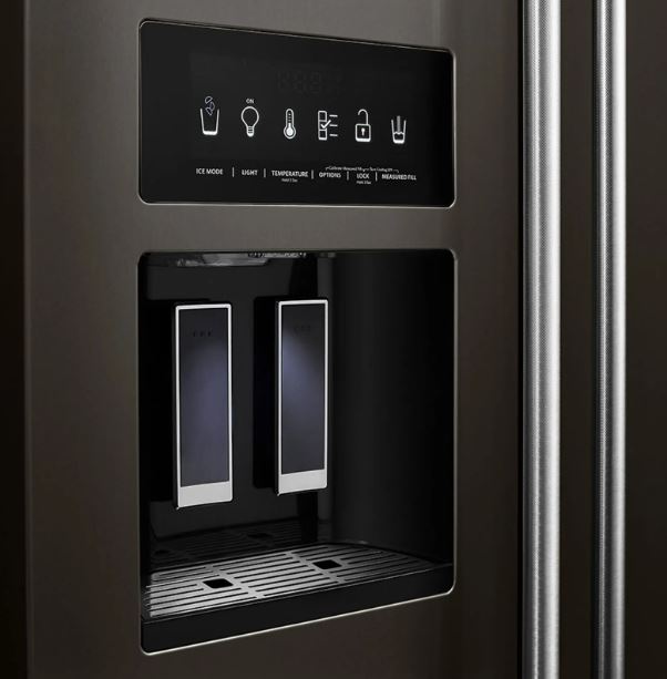 "NEVECON SIDE BY SIDE 639 LTS ACERO NEGRO Dispensador de agua automáticamente en onzas, tazas o litros. Puede elegir entre tres configuraciones programadas para dispensar una cantidad exacta espacio interior en el refrigerador con depósito de hielo que se monta en la puerta interior izquierda para permitir espacio adicional en los estantes. Iluminación LED,