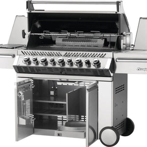 Asador Napoleon Gas Prestige PRO665 RSIBP Con características que no encontrará en la mayoría de las parrillas, la parrilla de gas propano Prestige PRO™ 665 de Napoleón con quemadores traseros y laterales infrarrojos tiene todo lo necesario para asar en el patio al nivel de un profesional. La excelente retención de calor ofrece un rendimiento similar al del horno y un sellado de primera clase; sabrá que está usando un producto de Napoleón con las rejillas