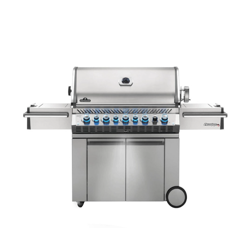 Asador Napoleon Gas Prestige PRO665 RSIBP Con características que no encontrará en la mayoría de las parrillas, la parrilla de gas propano Prestige PRO™ 665 de Napoleón con quemadores traseros y laterales infrarrojos tiene todo lo necesario para asar en el patio al nivel de un profesional. La excelente retención de calor ofrece un rendimiento similar al del horno y un sellado de primera clase; sabrá que está usando un producto de Napoleón con las rejillas