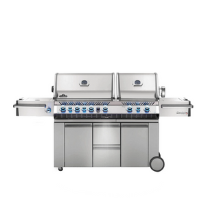 Asador Napoleon Gas Prestige PRO825 RSIBP La parrilla de gas propano Prestige PRO™ 825 de Napoleon con un quemador lateral de potencia y quemadores inferiores y traseros infrarrojos prueba que dos tapas son mejores que una. En la parte exterior, un cuerpo brillante de acero inoxidable le brinda durabilidad contra los elementos, mientras que los detalles en cromo le agregan lujo.