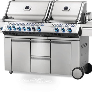 Asador Napoleon Gas Prestige PRO825 RSIBP La parrilla de gas propano Prestige PRO™ 825 de Napoleon con un quemador lateral de potencia y quemadores inferiores y traseros infrarrojos prueba que dos tapas son mejores que una. En la parte exterior, un cuerpo brillante de acero inoxidable le brinda durabilidad contra los elementos, mientras que los detalles en cromo le agregan lujo.