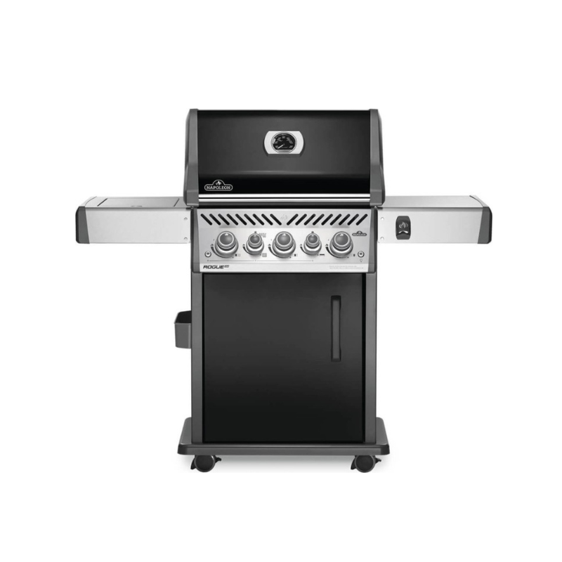 La parrilla de gas propano Rogue® SE 425 de Napoleon con quemadores lateral y trasero infrarrojos es una parrilla duradera con una tapa negra de porcelana. Esta parrilla con tres quemadores principales, un quemador trasero del rostizador y una tapa superior alta tiene todo lo que usted necesita para preparar sus comidas gourmet. Puede sellar filetes estilo restaurante en la estación de sellado integrada y prepararlos cómodamente en los amplios estantes laterales.